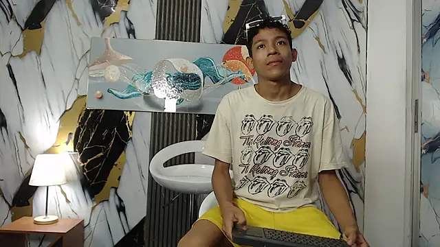 Snapshot of BEAUTY_BOYS1 chatting on February 17, 2026, 7:38 am BEAUTY BOYS1 online show from February 17, 2026, 7:38 am