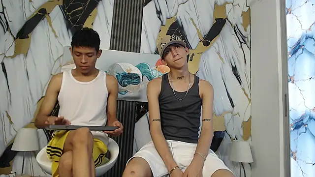 Snapshot of BEAUTY_BOYS1 chatting on February 20, 2026, 7:58 pm BEAUTY BOYS1 online show from February 20, 2026, 7:58 pm