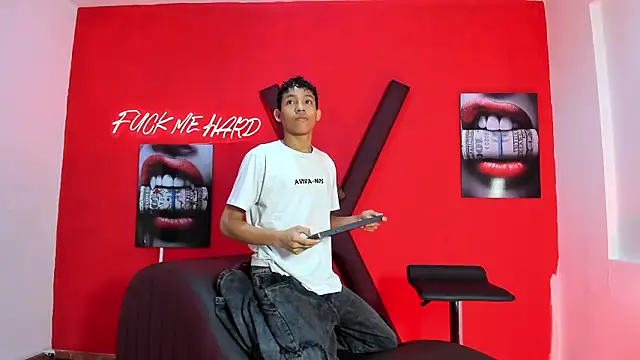 Snapshot of BEAUTY_BOYS1 chatting on February 22, 2026, 7:23 pm BEAUTY BOYS1 online show from February 22, 2026, 7:23 pm