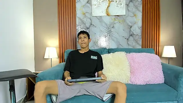 Snapshot of BEAUTY_BOYS1 chatting on February 25, 2026, 7:29 am BEAUTY BOYS1 online show from February 25, 2026, 7:29 am