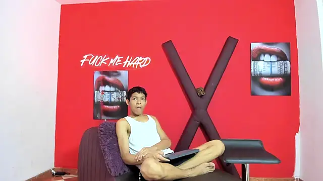 Snapshot of BEAUTY_BOYS1 chatting on March 5, 2026, 7:21 pm BEAUTY BOYS1 online show from March 5, 2026, 7:21 pm