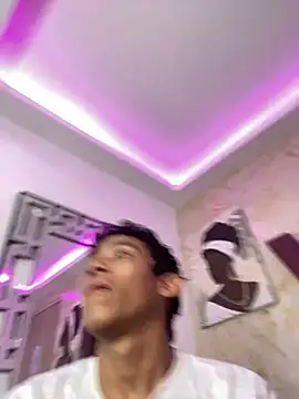 Snapshot of BEAUTY_BOYS1 chatting on March 18, 2026, 7:55 am BEAUTY BOYS1 online show from March 18, 2026, 7:55 am