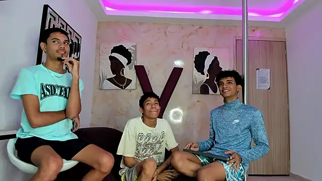 Snapshot of BEAUTY_BOYS1 chatting on March 28, 2026, 1:33 pm BEAUTY BOYS1 online show from March 28, 2026, 1:33 pm