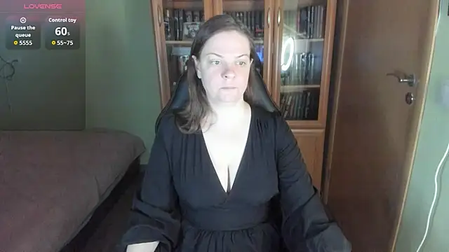 MiaLores online show from June 18, 2026, 9:14 am