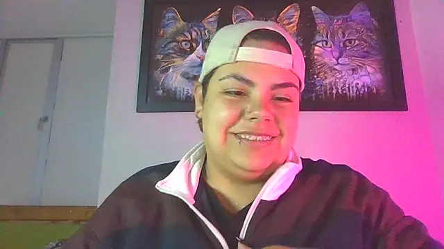 Snapshot of Hailey_Curvy chatting on October 2, 2025, 3:13 am Hailey Curvy online show from October 2, 2025, 3:13 am