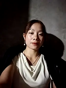 milo123-xx online show from November 17, 2025, 3:18 pm