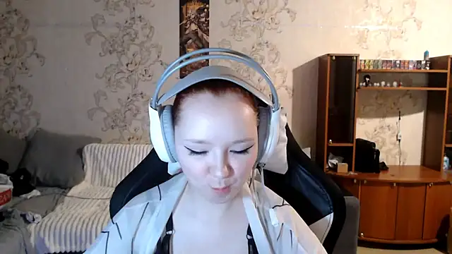 PansyBorriello online show from September 15, 2025, 4:18 pm