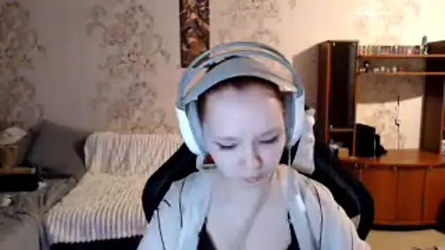 PansyBorriello online show from September 16, 2025, 4:08 pm