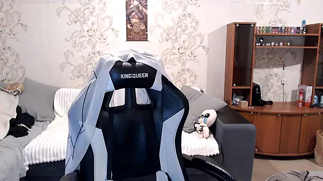 PansyBorriello online show from September 20, 2025, 4:08 pm