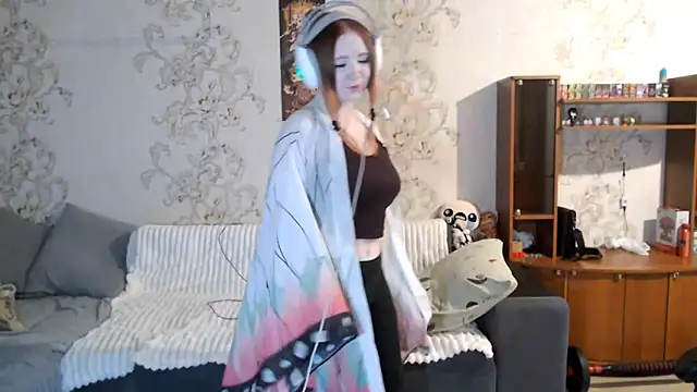 PansyBorriello online show from September 26, 2025, 4:11 pm