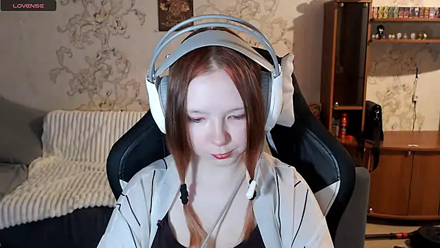 PansyBorriello online show from October 3, 2025, 4:15 pm