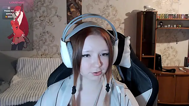 PansyBorriello online show from October 6, 2025, 4:15 pm