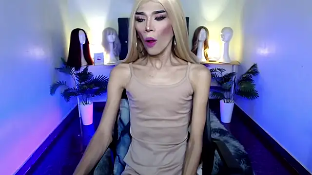 itsmeMonicaloove69 online show from October 18, 2025, 7:53 am