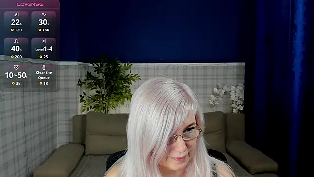 Hella Fabel online show from May 9, 2026, 1:11 am