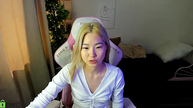 Snapshot of Aisi_18 chatting on September 25, 2025, 6:50 am Aisi 18 online show from September 25, 2025, 6:50 am