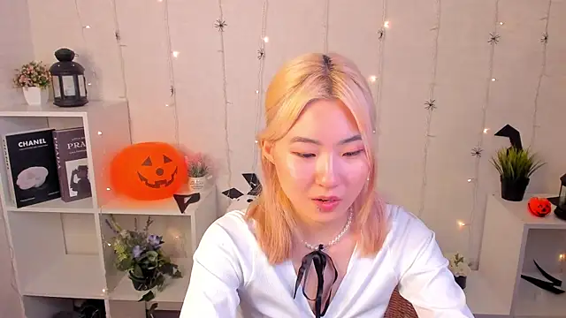 Snapshot of Aisi_18 chatting on October 30, 2025, 6:04 am Aisi 18 online show from October 30, 2025, 6:04 am