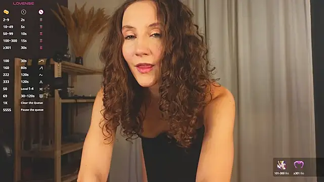 Snapshot of laracroftmansion chatting on October 1, 2025, 5:19 pm laracroftmansion online show from October 1, 2025, 5:19 pm