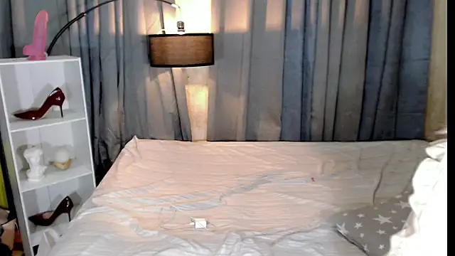 Alison mooreX online show from December 5, 2025, 2:58 pm