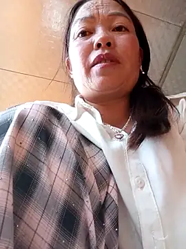 Snapshot of _Helala_ chatting on October 3, 2025, 4:20 am  Helala  online show from October 3, 2025, 4:20 am