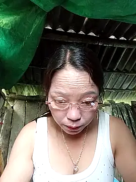 Snapshot of _Helala_ chatting on October 8, 2025, 4:43 am  Helala  online show from October 8, 2025, 4:43 am