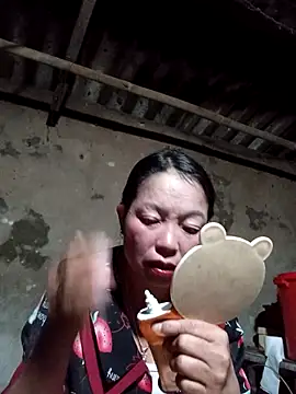 Snapshot of _Helala_ chatting on October 18, 2025, 1:34 pm  Helala  online show from October 18, 2025, 1:34 pm