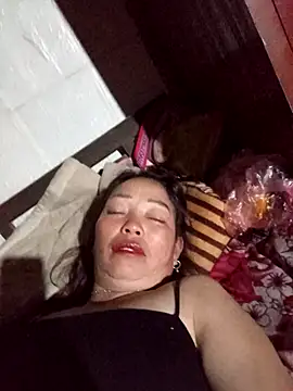 Snapshot of _Helala_ chatting on October 22, 2025, 5:45 pm  Helala  online show from October 22, 2025, 5:45 pm