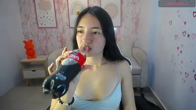 Snapshot of Kylie_ch1 chatting on October 11, 2025, 3:39 am Kylie ch1 online show from October 11, 2025, 3:39 am