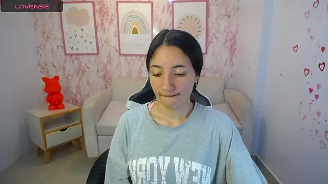 Snapshot of Kylie_ch1 chatting on October 23, 2025, 3:44 pm Kylie ch1 online show from October 23, 2025, 3:44 pm