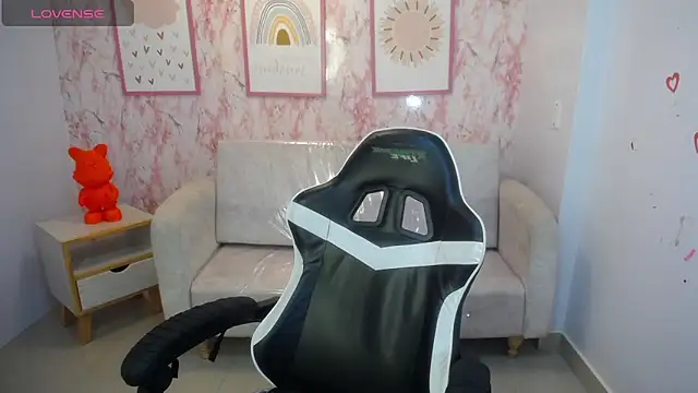 Snapshot of Kylie_ch1 chatting on October 28, 2025, 10:52 am Kylie ch1 online show from October 28, 2025, 10:52 am