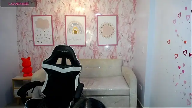 Snapshot of Kylie_ch1 chatting on October 31, 2025, 11:00 am Kylie ch1 online show from October 31, 2025, 11:00 am