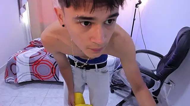 Aron Boyy online show from April 22, 2026, 7:48 pm