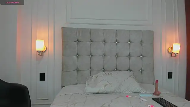 Snapshot of DulceEstrella_ chatting on October 4, 2025, 4:54 am DulceEstrella  online show from October 4, 2025, 4:54 am