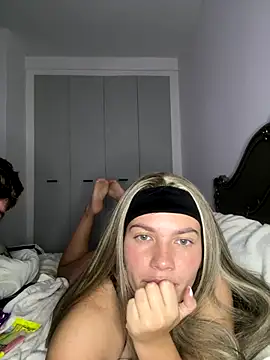 Snapshot of little_lola_x chatting on October 19, 2025, 9:26 pm little lola x online show from October 19, 2025, 9:26 pm