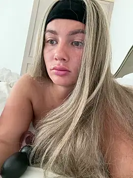 little lola x online show from May 12, 2026, 4:04 pm
