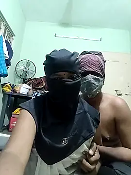 crazcy-couples online show from September 8, 2025, 3:33 pm