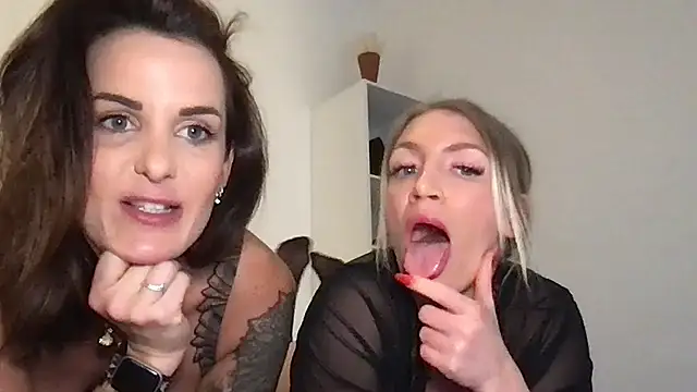 Snapshot of AmyStone__ chatting on March 4, 2026, 5:19 pm AmyStone online show from March 4, 2026, 5:19 pm