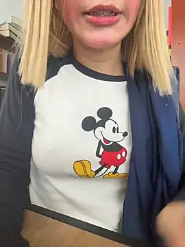 SweetBunnyGF online show from March 4, 2026, 9:54 pm