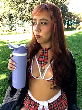 AliceMrtnz online show from November 8, 2025, 8:29 pm