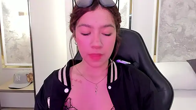 Snapshot of doll_eyees_ chatting on September 24, 2025, 2:26 am doll eyees  online show from September 24, 2025, 2:26 am