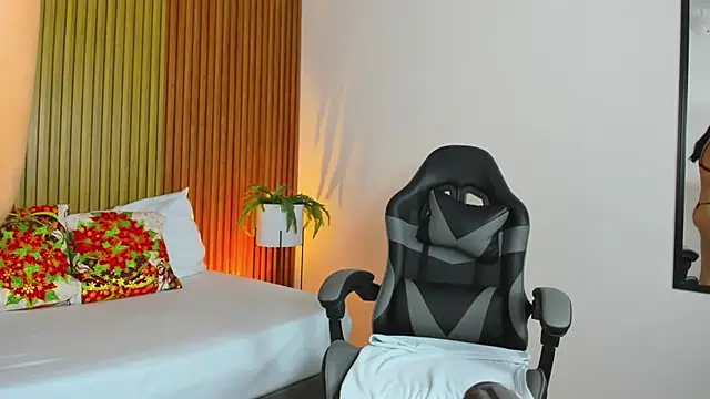 liliand  online show from December 5, 2025, 2:09 am