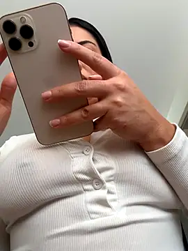 Snapshot of Lu090_ chatting on September 15, 2025, 3:01 pm Lu090  online show from September 15, 2025, 3:01 pm