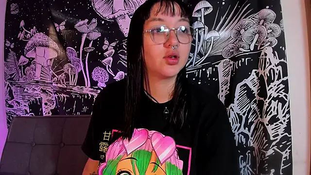 Violetaa Leee online show from October 12, 2025, 7:13 pm