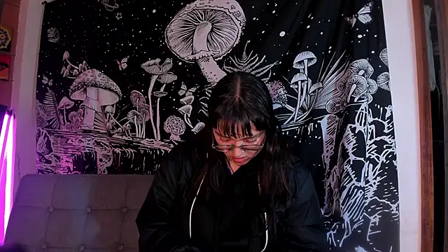 Violetaa Leee online show from October 22, 2025, 2:01 am