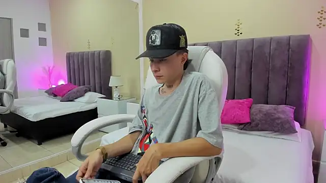 Nascary Fox online show from September 29, 2025, 8:24 pm