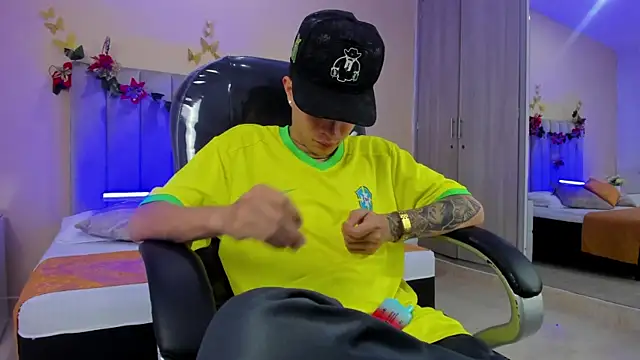 Nascary Fox online show from December 22, 2025, 7:33 pm