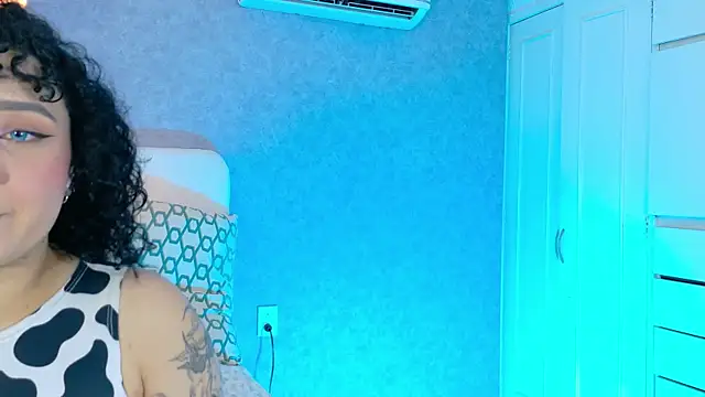 Snapshot of Tracielowe_w chatting on October 8, 2025, 3:26 am Tracielowe w online show from October 8, 2025, 3:26 am