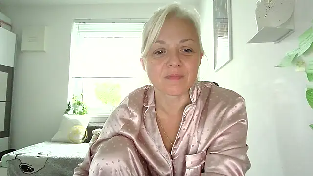 Linsy Kim online show from September 16, 2025, 5:41 am