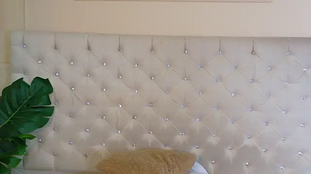 CathMellow online show from November 28, 2025, 8:33 pm