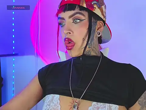 Snapshot of Adamsniki chatting on September 15, 2025, 4:12 am Adamsniki online show from September 15, 2025, 4:12 am