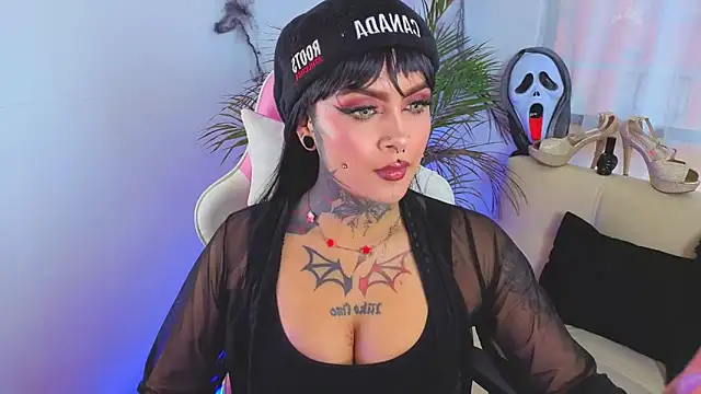 Snapshot of Adamsniki chatting on October 21, 2025, 9:37 pm Adamsniki online show from October 21, 2025, 9:37 pm